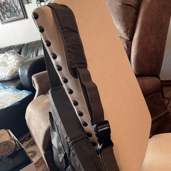 Eddie Bauer Portable Infant Travel Bed with Shoulder Strap - Picture 7 of 7